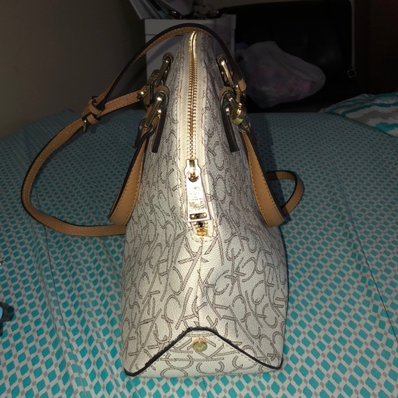 Calvin Klein Purse - Picture 3 of 8